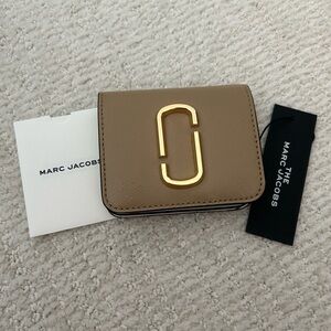 Marc Jacobs Tan and Pink Leather Gold Logo Wallet NEW